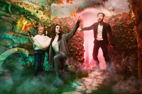 Алиса в Зазеркалье